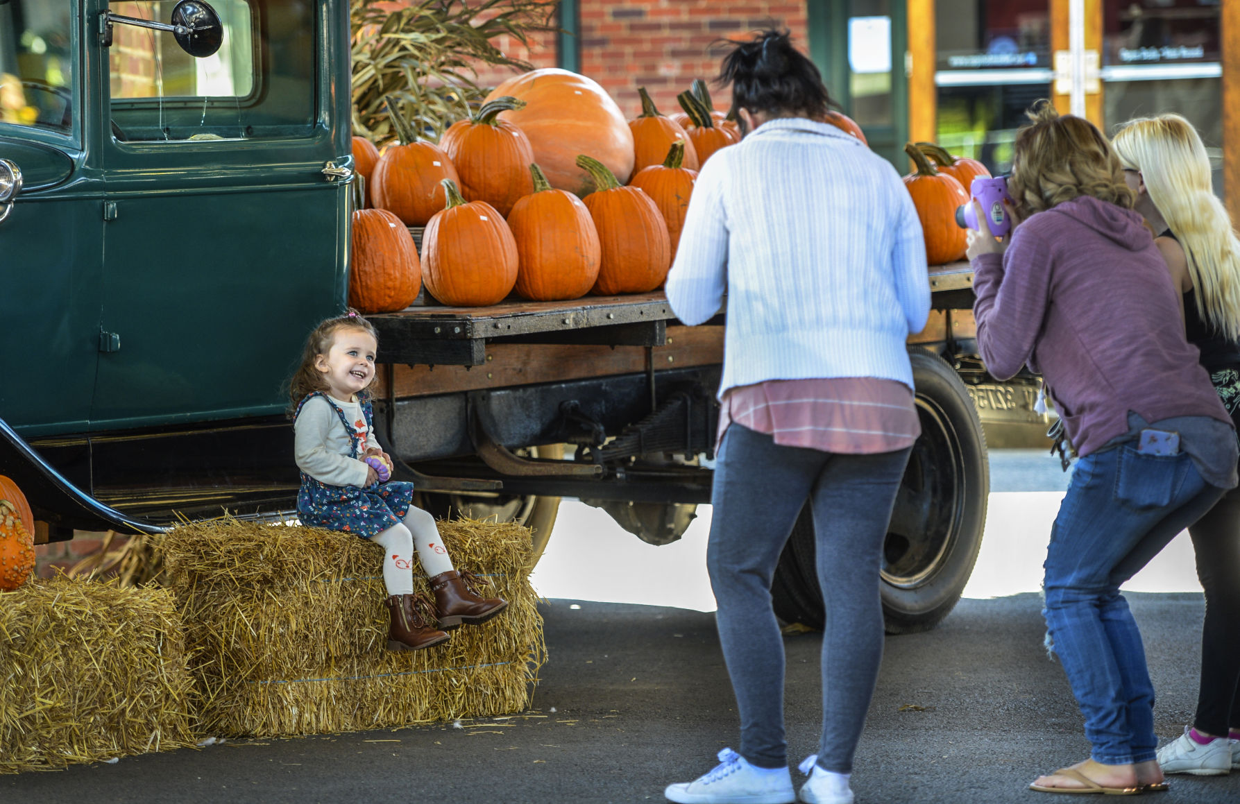 PHOTO: Posing with pumpkins